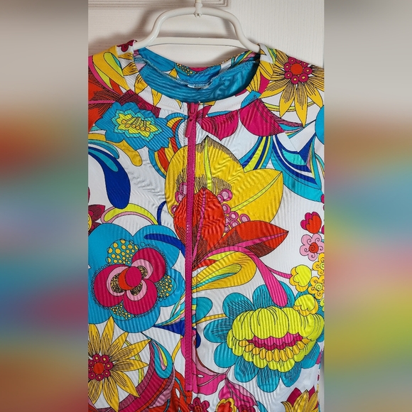 NEW TRINA TURK Swimsuit Sunny Bloom Floral Suit Long Sleeve Rash Guard S - Picture 3 of 11